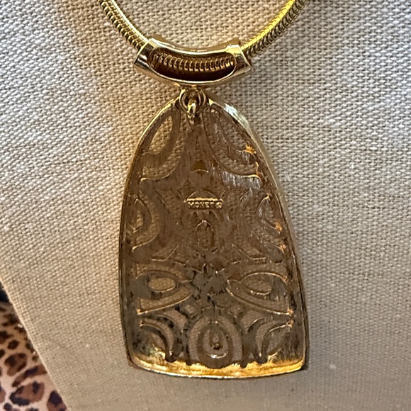 Vintage Monet Gold Tone Snake Chain Necklace With Triangular Pendant. Signed. - Picture 7 of 8